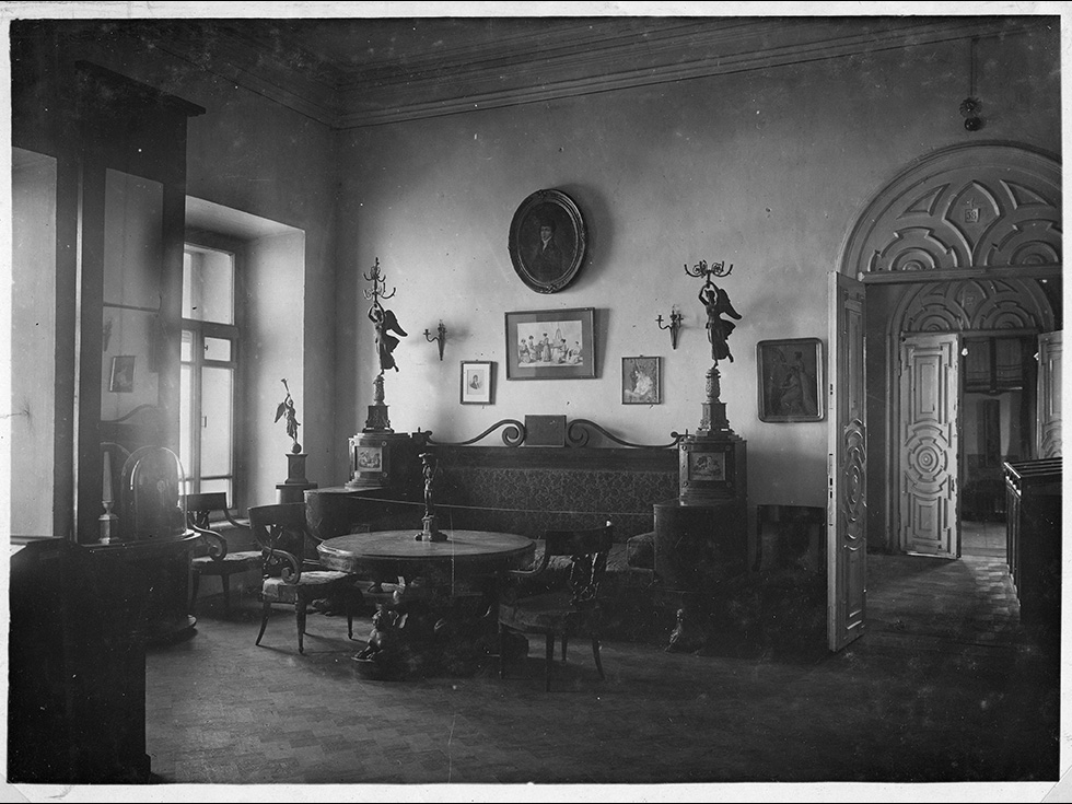 Экспозиция помещичьего быта. 1929 г. Фото М.С. Заблоцкого